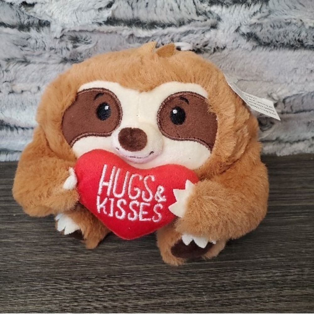 American Greetings Sloth Plush Hugs & Kisses Round‎ Stuffed Animal Ted Heart 6"